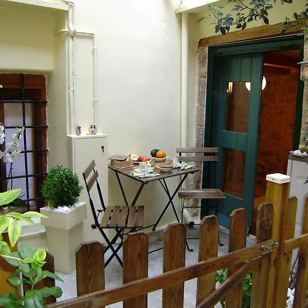 Giota's House Apartment *
