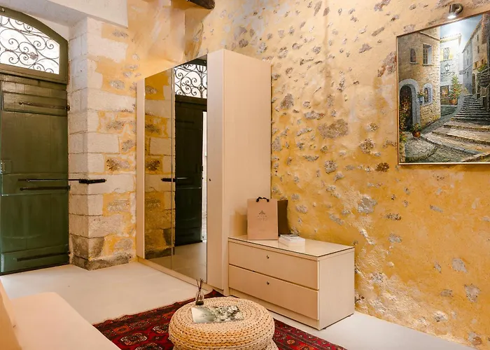 Apartament Giota's House