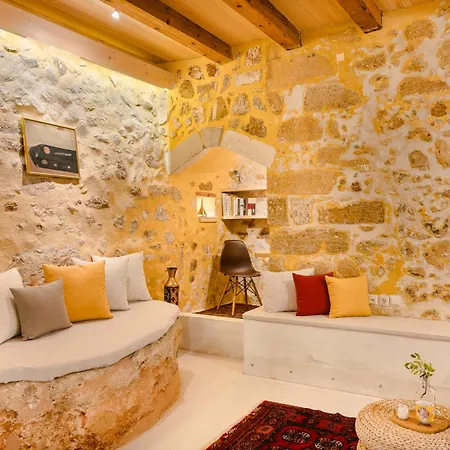 Giota's House Apartment *